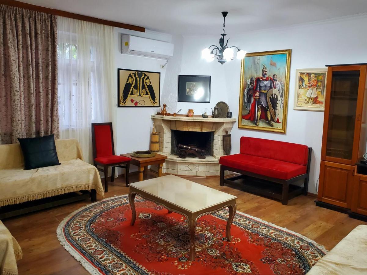 Unique Traditional House, Hosted By J&G Tirana Exterior foto