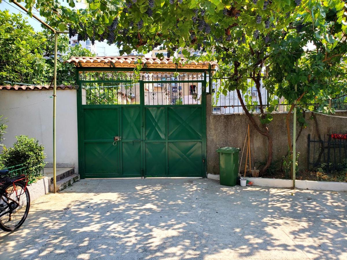 Unique Traditional House, Hosted By J&G Tirana Exterior foto