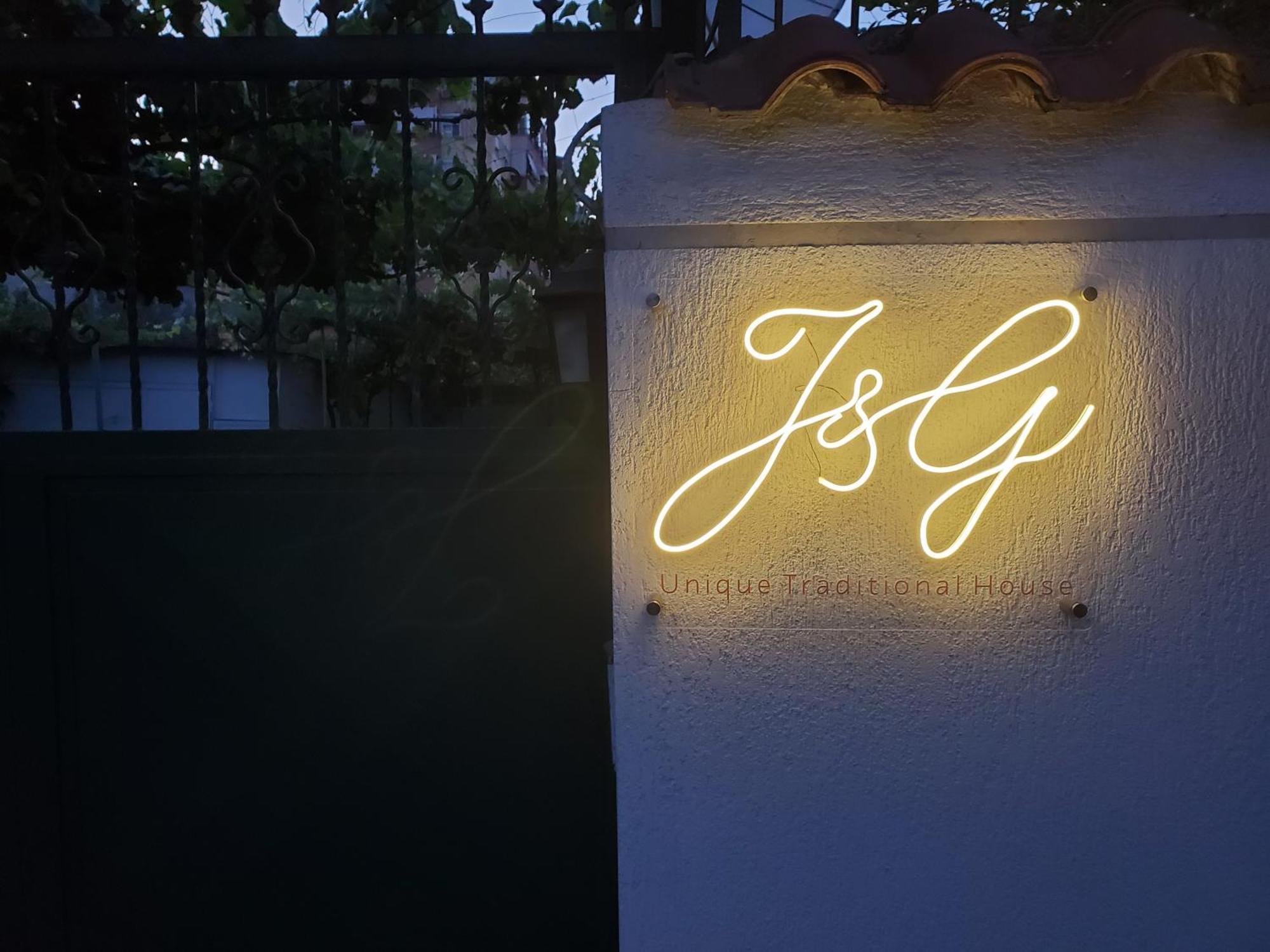 Unique Traditional House, Hosted By J&G Tirana Exterior foto
